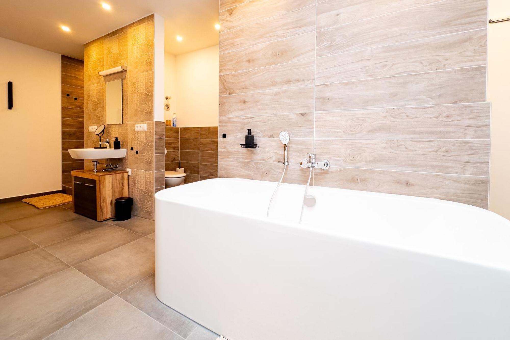 Ferienwohnung Fuer 6: Zentrum, Wifi, Tv, Kueche, Neu Bad Neuenahr-Ahrweiler Buitenkant foto